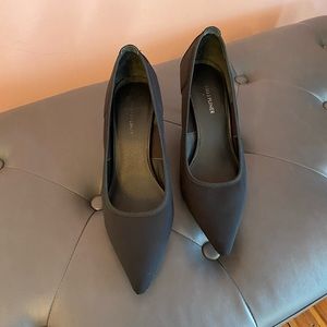 Donald J Pliner women’s black pumps